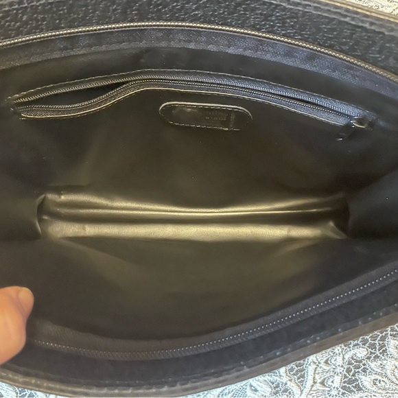 Valentino Garavani Black and Gold Textured Clutch - Picture 6 of 9